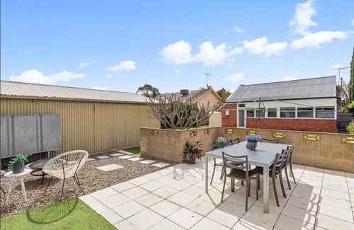 Glenelg North House | Glenelg North Cottage - 10 min walk to the beach