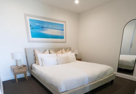 Glenelg Apartment | Glenelg Oasis, Pool, Gym, Spa & Sauna, Free Parking, City Views