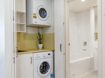 Glenelg Apartment | Glenelg Oasis, Pool, Gym, Spa & Sauna, Free Parking, City Views