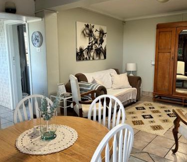 Port Elizabeth House | Glenelg Road Guesthouse