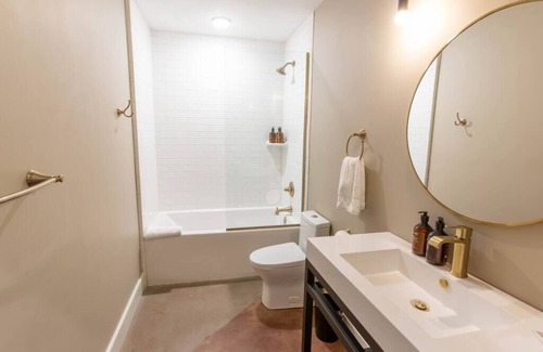 Tyler Park House | Glenmary Suite 204 at The Bellwether Hotel