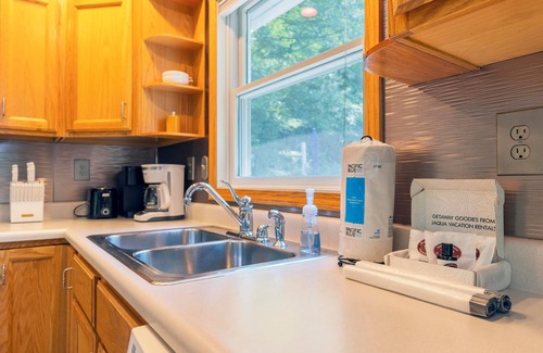 Fennville House | Glennwood Cottage! Coastal woodsy charm with association beach access