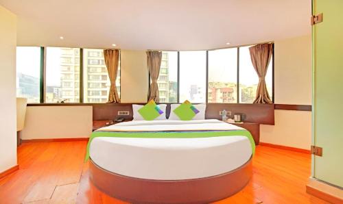 Borivali West House | Glitz Hotels The Pacific - Nr Solitaire Corporate Park