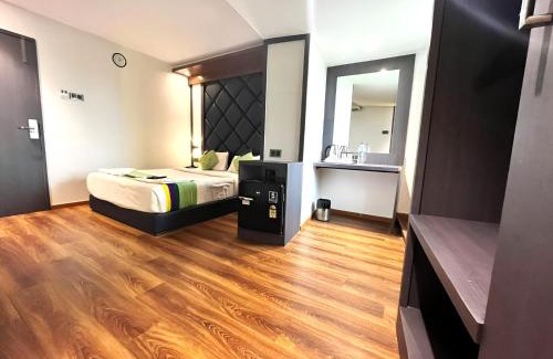 Borivali West House | Glitz Hotels The Pacific - Nr Solitaire Corporate Park