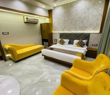 Sakinaka Hotel | Glitz T2 Grand-Next to Intl Airport