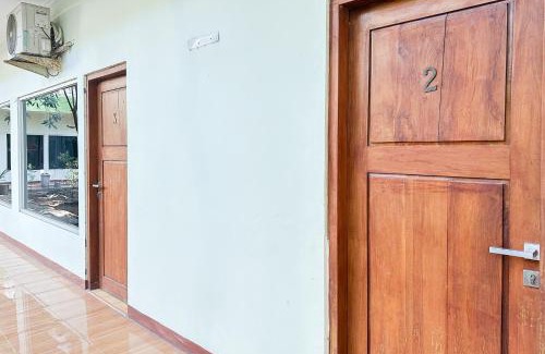 Sedati Hotel | Global Inn Syariah Mitra RedDoorz near Juanda T1 Airport