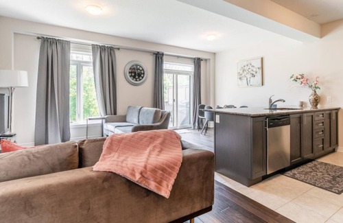 Stoney Creek House | GLOBALSTAY . 3BR 2.5BA Townhome 1 min to the Beach. BBQ.Parking