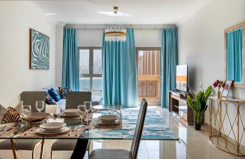 Palm Jumeirah Apartment | GLOBALSTAY at Palm Jumeirah Beachfront Paradise with Pool and Gym