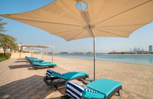 Palm Jumeirah Apartment | GLOBALSTAY at Palm Jumeirah Beachfront Paradise with Pool and Gym
