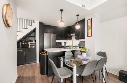 Long Branch House | GLOBALSTAY. Townhouse in Etobicoke Minutes Away Waterfront