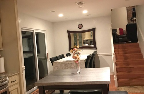 Mid America House | Glorious gateway 4 bedroom lake home- Discount Rates!