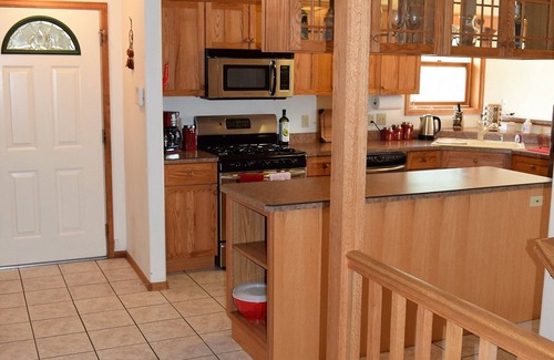 Buena Vista Cabin | Glorious location on the creek only 1/2 mile to town STR-130