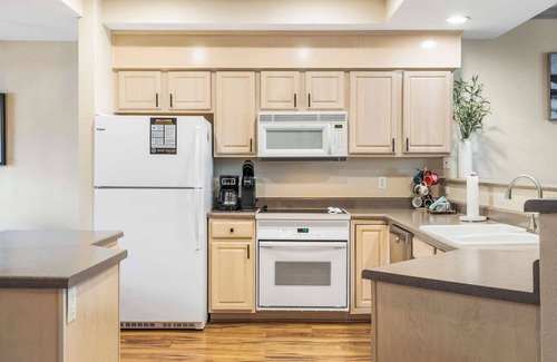 Branson Condo | Glorious Relaxation| Golf Course Views