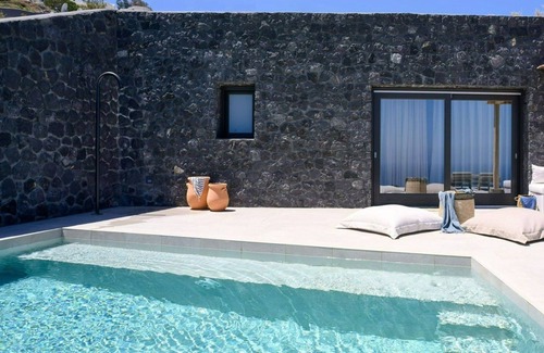 Imerovigli Villa | Glorious Santorini Villa | Villa Ron | 1 Bedroom | Children Older than 7Y are.