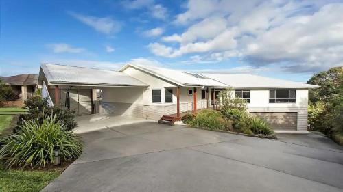 Valla Beach House | Glossies Coastal Retreat - Relax, Escape, Pets on Request
