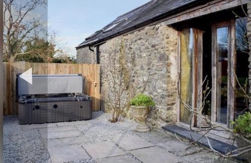Llanon House | Glovers cottage private hot tub and super king