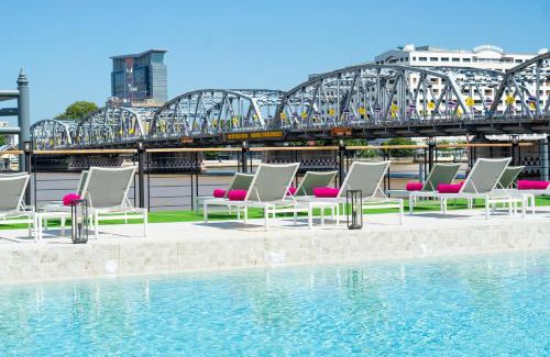 Wachira Phayaban Hotel | GLOW Bangkok Riverside