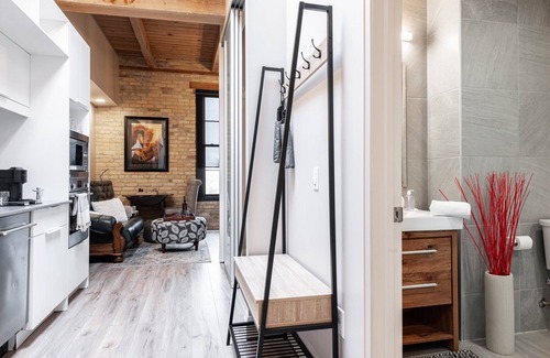 Stratford Condo | Glyn Rhosyn Loft Retro Pinball meets Modern Elegance