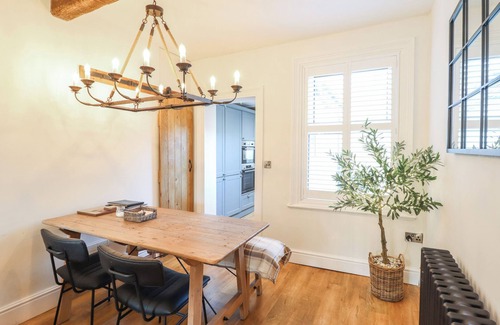 Conwy House | GLYNSIDE, character holiday cottage, with a garden in Conwy
