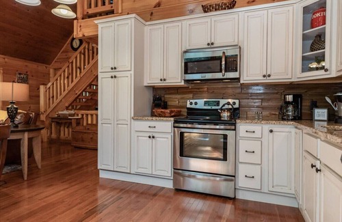 Deep Gap Cabin | Gnome Away From Home*FP*BBQ Grill*Hiking*Pets OK