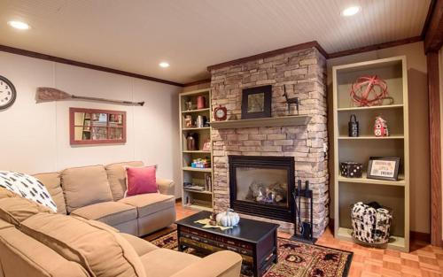 Big Canoe House | Gnome Mountain - Read Fireside Mix Drinks at the Wet Bar Play Community Golf