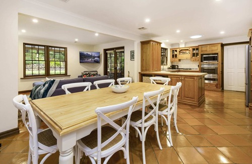 Belair House | Go Pies! Redgum-Retreat - 4 bdrm - Wildlife