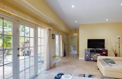 Hollywood Lakes House | Go with the Flow