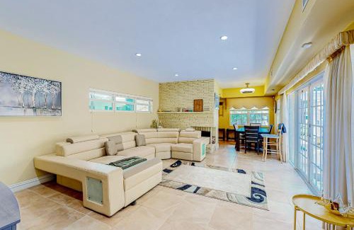 Hollywood Lakes House | Go with the Flow
