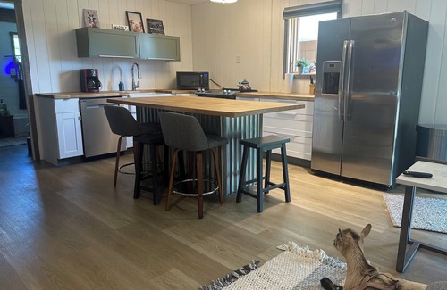 Heltonville Cottage | Goat Cottage at Donkeytown