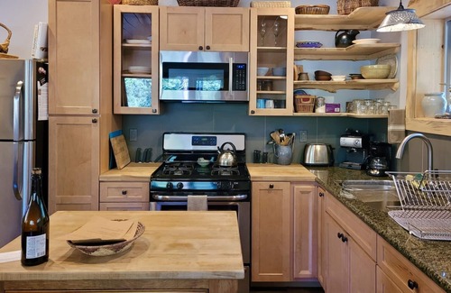 Mazama Apartment | Goat Peak Loft-Walk to the Ski Trail!