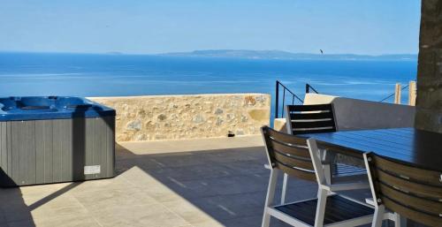 Lefktron House | God's View Tower - Pyrgos Towers Complex