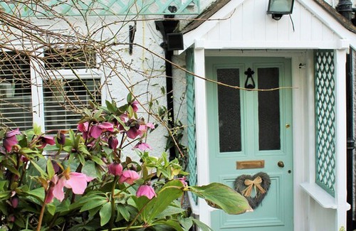 Llangollen Cabin | Godre Berwyn, Llangollen Town, Parking ! sleeps 6, pet friendly