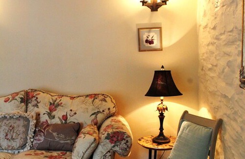 Llangollen Cabin | Godre Berwyn, Llangollen Town, Parking ! sleeps 6, pet friendly