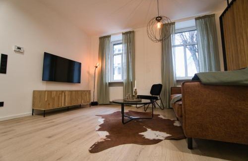 Worms Apartment | Goethe-Suites: Premium 4 Person Worms city centre Appartment