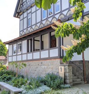 Wernigerode Apartment | Goethes liebste Betten - stilvolle Ferienwohnungen im historischen Fachwerkhaus in Wernigerode - Parkplatz, Smart-TV, W-Lan
