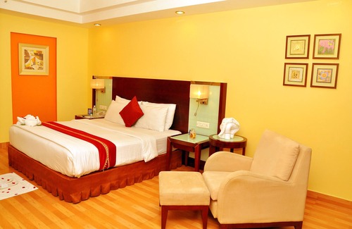 Navalur Hotel | Gokulam Park Sabari OMR Hotel