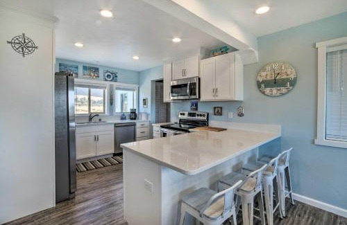 Gold Beach House | Gold Beach Home with Hot Tub, quarter Mi to Beach!