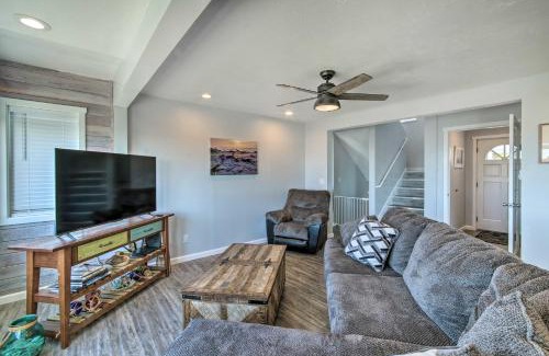 Gold Beach House | Gold Beach Home with Hot Tub, quarter Mi to Beach!