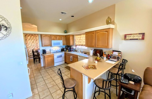 Gold Canyon House | Gold Canyon home with Private Pool ,gas fire pit and Putting Green
