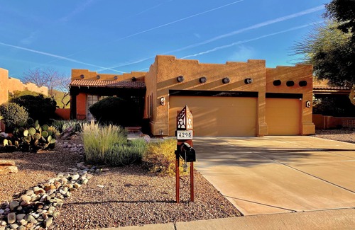 Gold Canyon House | Gold Canyon home with Private Pool ,gas fire pit and Putting Green