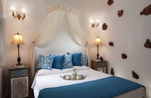 Fira House | Gold Cave House-Olive Cave Houses Santorini