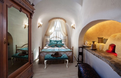 Fira House | Gold Cave House-Olive Cave Houses Santorini