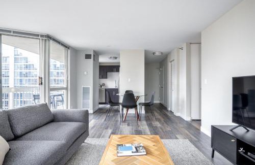 Rush and Division Apartment | Gold Coast 2BR w Gym Lounge Pool nr Mag Mile CHI-231