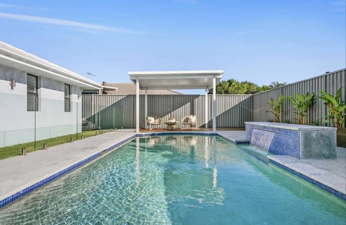 Burleigh Waters House | Gold Coast hotspot, close to beach