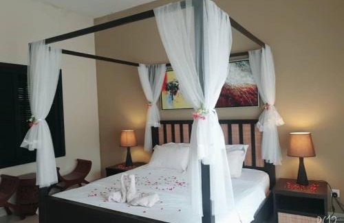 Endah Hotel | Gold Coast Rose Studio