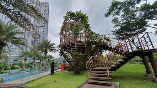 Pantai Indah Kapuk Apartment | gold coast studio Netflix wifi paris room sofabed