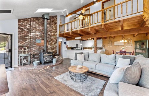 Placerville House | Gold Country Cabin -Pet Friendly