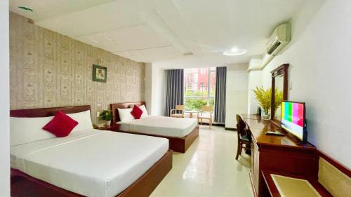 Downtown Ho Chi Minh City Hotel | Gold hotel, Saigon