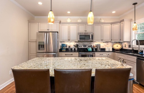 Black Mountain Condo | Gold Leaf Walkway Black Mountain