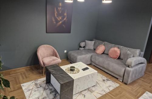 Cacak Apartment | Gold lux
